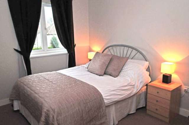  Image of 2 bedroom Apartment to rent in Three Bridges Road Crawley RH10 at Elmcroft Court Three Bridges Crawley, RH10 1JQ