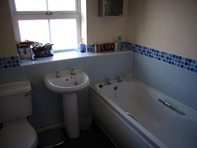  Image of 4 bedroom Detached house to rent in Seagrim Road Bournemouth BH8 at Bournemouth, BH8 0BD
