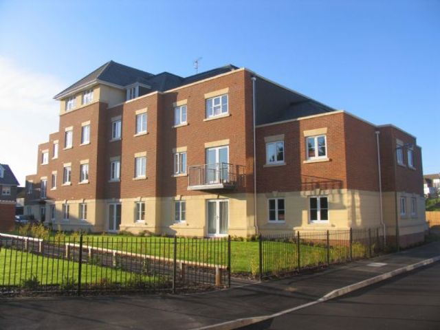  Image of 2 bedroom Flat to rent in Toad Lane Blackwater Camberley GU17 at Toad Lane Blackwater CAMBERLEY, GU17 9AG
