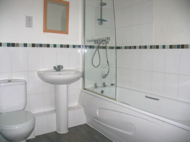  Image of 2 bedroom Flat to rent in Toad Lane Blackwater Camberley GU17 at Toad Lane Blackwater CAMBERLEY, GU17 9AG