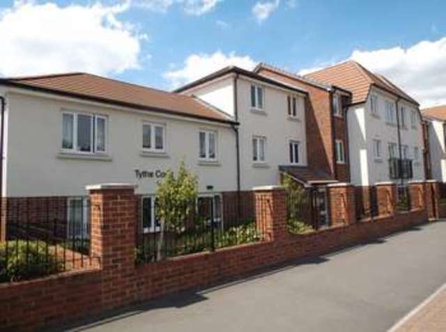  Image of 1 bedroom Property for sale in White Hart Lane Romford RM7 at White Hart Lane  Romford, RM7 8LZ
