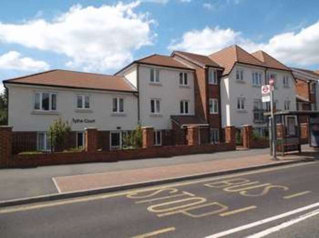  Image of 1 bedroom Property for sale in White Hart Lane Romford RM7 at White Hart Lane  Romford, RM7 8LZ