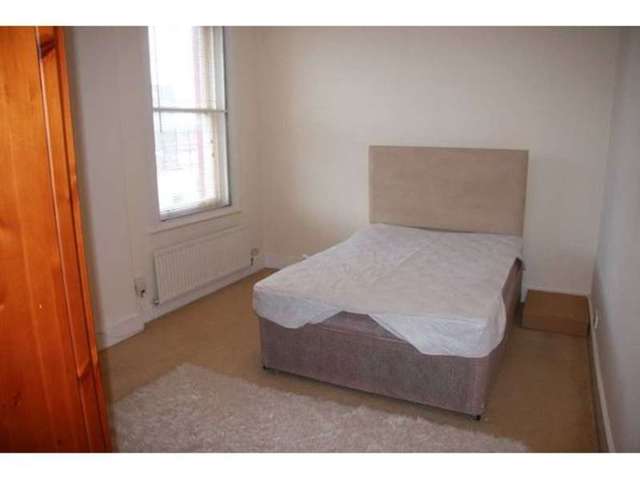  Image of 2 bedroom Flat to rent in Upper Street London N1 at London, N1 2UQ