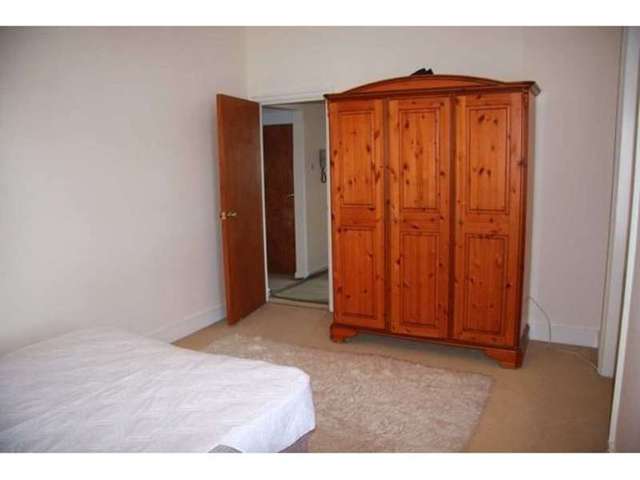  Image of 2 bedroom Flat to rent in Upper Street London N1 at London, N1 2UQ