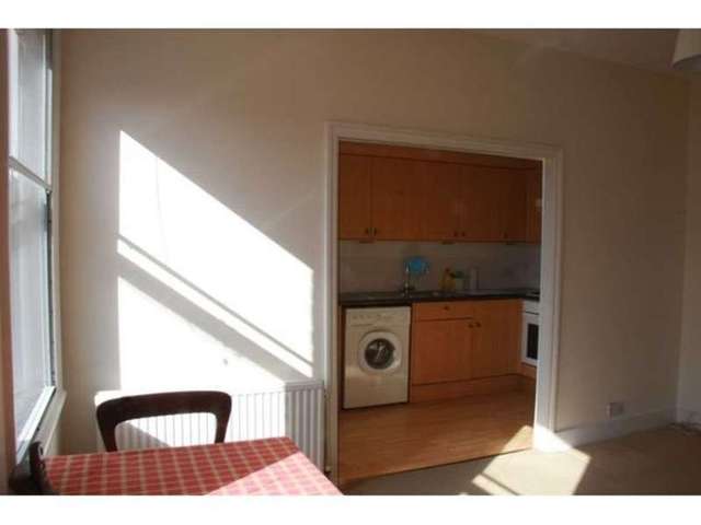  Image of 2 bedroom Flat to rent in Upper Street London N1 at London, N1 2UQ