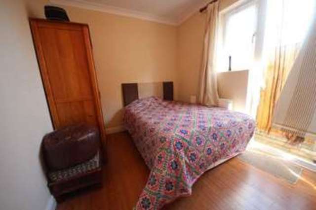  Image of 1 bedroom Bungalow to rent in Village Way Pinner HA5 at Village Way  Pinner, HA5 5AG