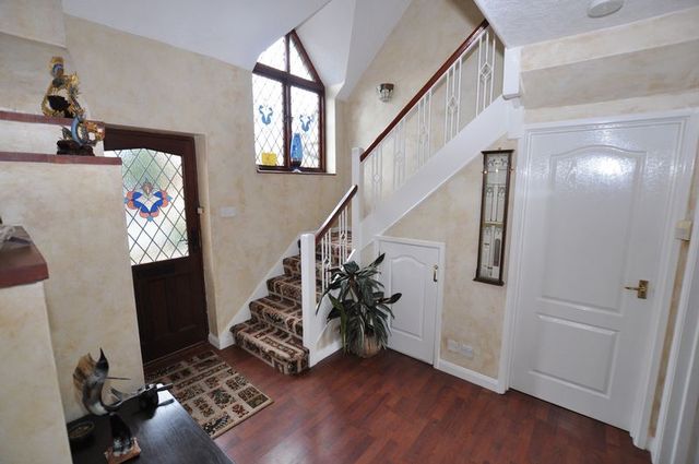  Image of 4 bedroom Detached house for sale in Walford Road Rolleston-on-Dove Burton-on-Trent DE13 at Walford Road Rolleston-On-Dove Burton-On-Trent, DE13 9AP
