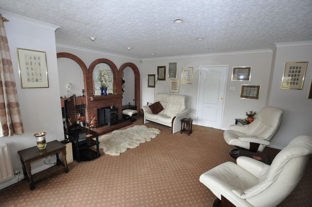  Image of 4 bedroom Detached house for sale in Walford Road Rolleston-on-Dove Burton-on-Trent DE13 at Walford Road Rolleston-On-Dove Burton-On-Trent, DE13 9AP