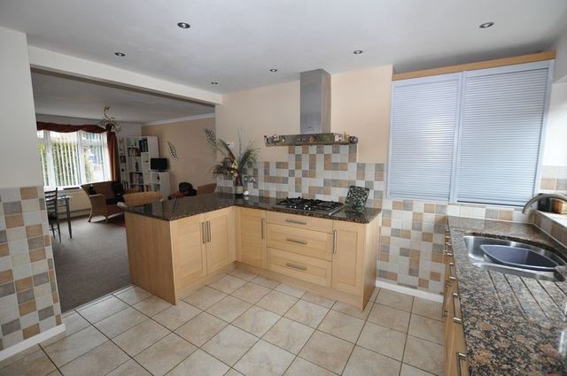  Image of 4 bedroom Detached house for sale in Walford Road Rolleston-on-Dove Burton-on-Trent DE13 at Walford Road Rolleston-On-Dove Burton-On-Trent, DE13 9AP
