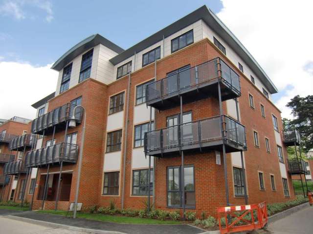  Image of 2 bedroom Apartment to rent in Wallis Square Farnborough GU14 at Wallis Square  Farnborough, GU14 7GT
