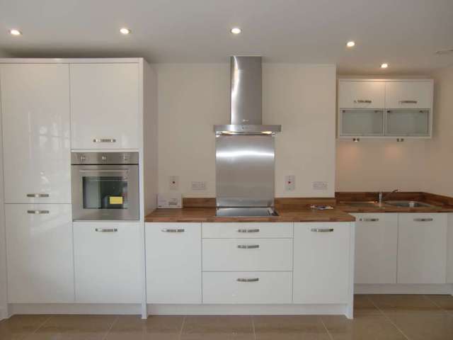  Image of 2 bedroom Apartment to rent in Wallis Square Farnborough GU14 at Wallis Square  Farnborough, GU14 7GT