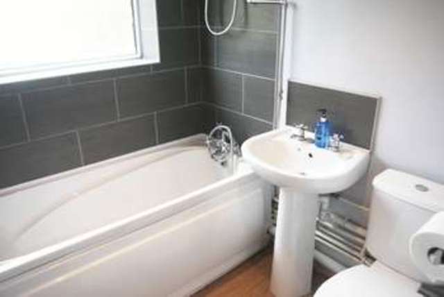  Image of 1 bedroom Flat for sale in Warren View Leicester LE4 at Warren View  Thurmaston, LE4 9WZ