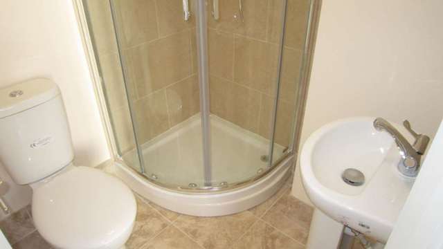  Image of 1 bedroom Studio flat to rent in West Parade Lincoln LN1 at West Parade  Lincoln, LN1 1QS
