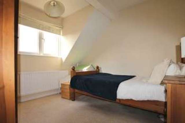  Image of 3 bedroom Property for sale in School Road West Wellow Romsey SO51 at School Road West Wellow Romsey, SO51 6AR