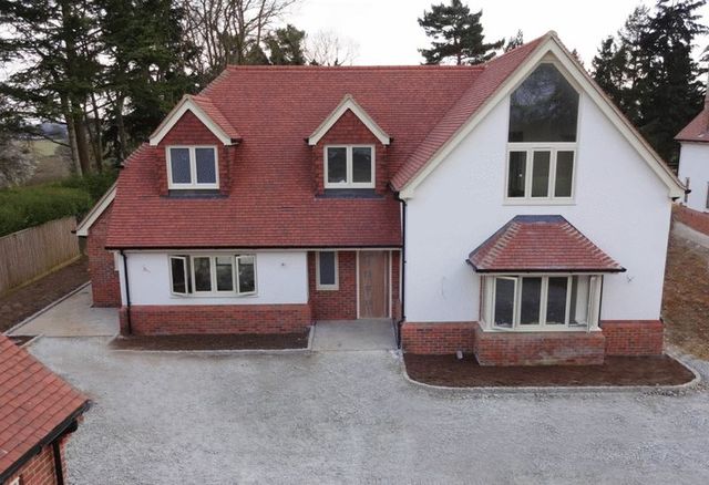  Image of 4 bedroom Detached house for sale in Old Road Wheatley Oxford OX33 at 75 Old Road Wheatley Oxford, OX33 1NX