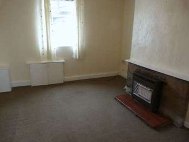  Image of 2 bedroom Terraced house to rent in Whetstone Hill Lane Oldham OL1 at Whetstone Hill Lane  Oldham, OL1 4HS
