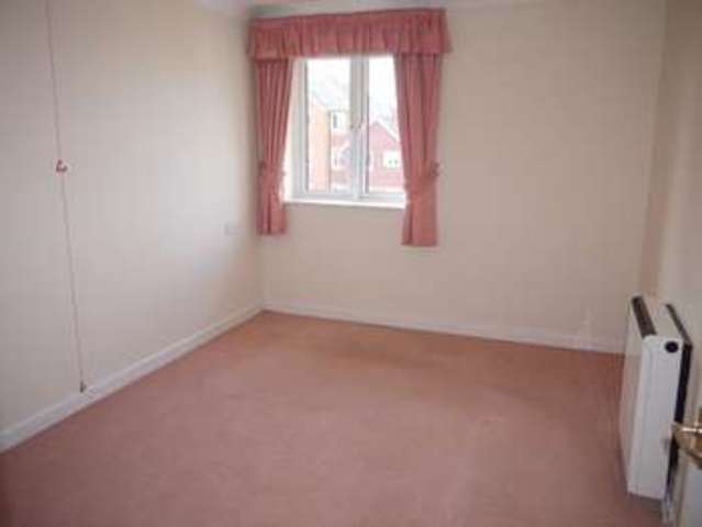  Image of 1 bedroom Retirement Property for sale in Willow Road Aylesbury HP19 at Willow Road  Aylesbury, HP19 9SZ