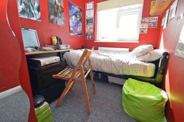  Image of 3 bedroom Terraced house for sale in Yeolands Drive Clevedon BS21 at Yeolands Drive  Clevedon, BS21 7YG