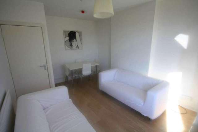  Image of 2 bedroom Apartment to rent in Buxton Road Stockport SK2 at Heaviley Stockport, SK2 7AE