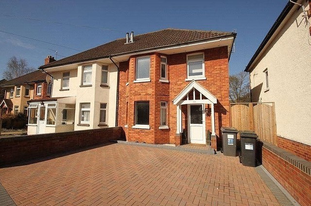  Image of 3 bedroom Detached house to rent in Stanton Road Bournemouth BH10 at Bournemouth, BH10 5DS