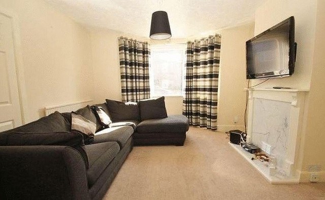  Image of 3 bedroom Detached house to rent in Stanton Road Bournemouth BH10 at Bournemouth, BH10 5DS