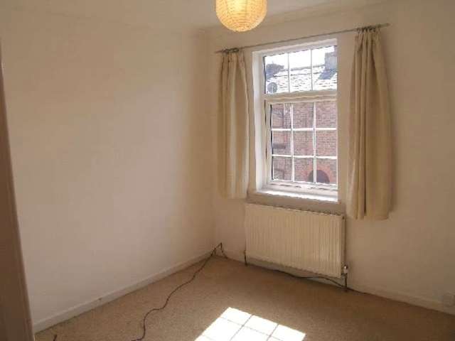  Image of 3 bedroom Town House to rent in Hope Street West Macclesfield SK10 at Hope Street West  MACCLESFIELD, SK10 1BE
