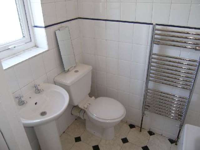  Image of 3 bedroom Town House to rent in Hope Street West Macclesfield SK10 at Hope Street West  MACCLESFIELD, SK10 1BE