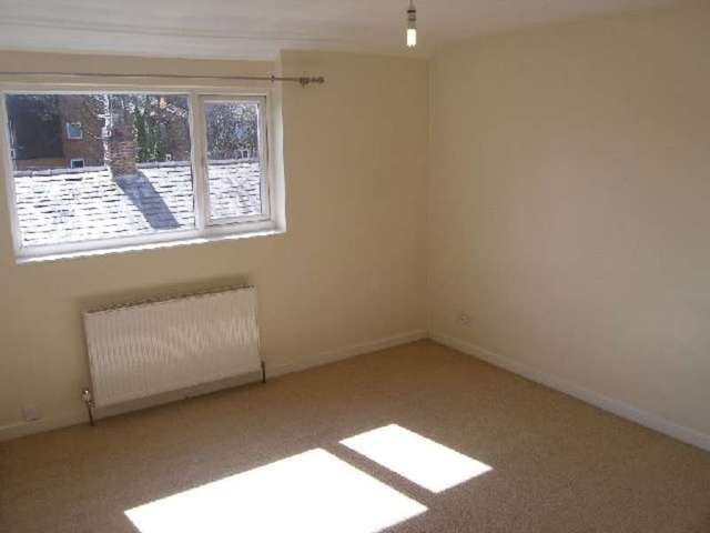  Image of 3 bedroom Town House to rent in Hope Street West Macclesfield SK10 at Hope Street West  MACCLESFIELD, SK10 1BE