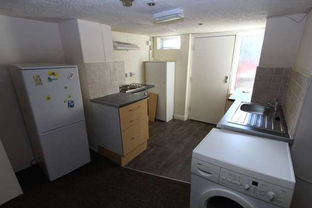  Image of 2 bedroom Terraced house to rent in Adwick Place Burley Leeds LS4 at Adwick Place  Leeds, LS4 2RA