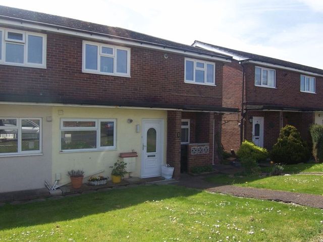  Image of 1 bedroom Flat for sale in Audley Close Newbury RG14 at Audley Close  Newbury, RG14 2NW