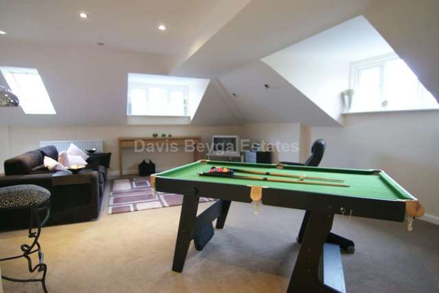  Image of 2 bedroom Penthouse to rent in Baddow Croft Woolton Liverpool L25 at Baddow Croft Woolton Liverpool, L25 7DB