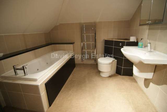  Image of 2 bedroom Penthouse to rent in Baddow Croft Woolton Liverpool L25 at Baddow Croft Woolton Liverpool, L25 7DB