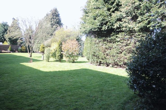  Image of 2 bedroom Flat for sale in Pound Road Banstead SM7 at Pound Road  Banstead, SM7 2HS