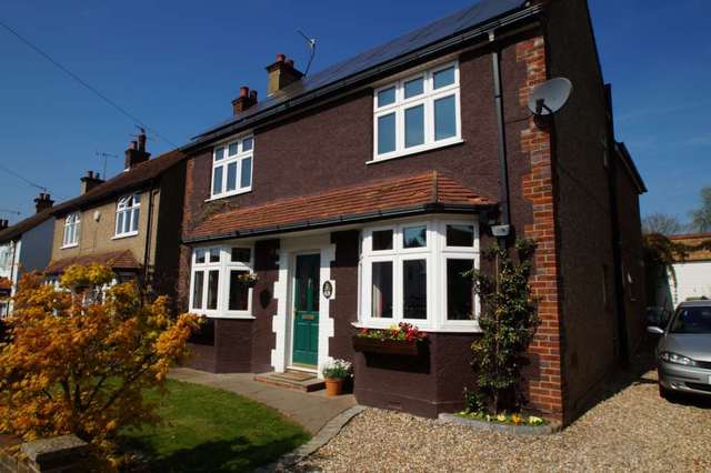  Image of 4 bedroom Detached house for sale in Belmont Road Hemel Hempstead HP3 at Belmont Road  Hemel Hempstead, HP3 9NY