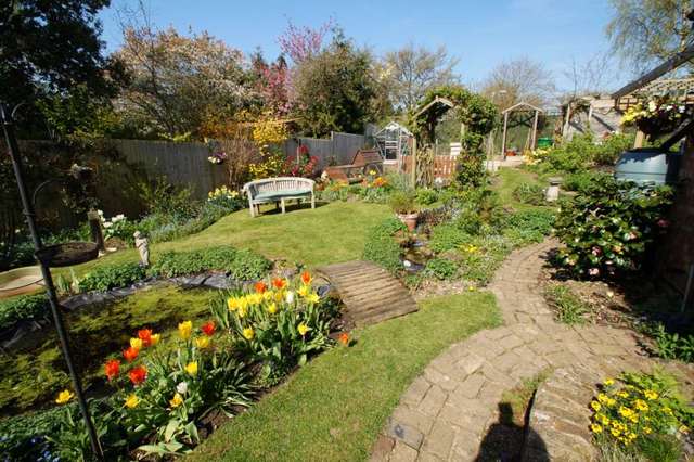  Image of 4 bedroom Detached house for sale in Belmont Road Hemel Hempstead HP3 at Belmont Road  Hemel Hempstead, HP3 9NY
