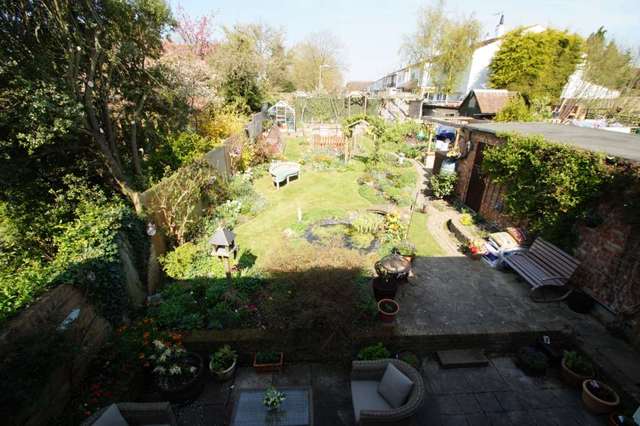  Image of 4 bedroom Detached house for sale in Belmont Road Hemel Hempstead HP3 at Belmont Road  Hemel Hempstead, HP3 9NY