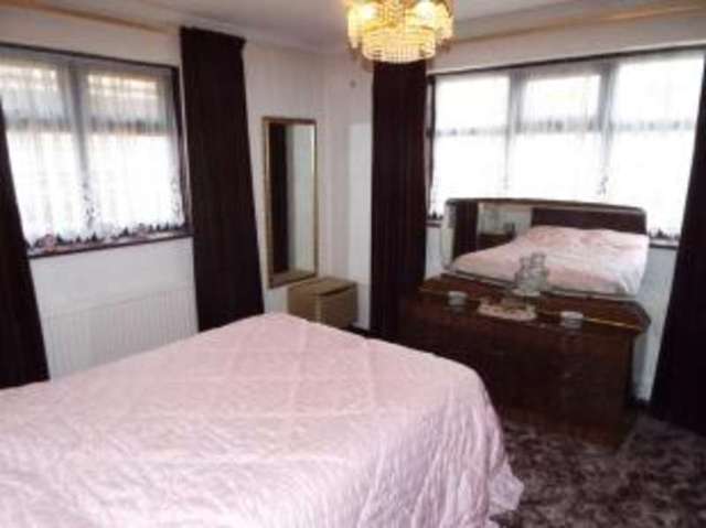  Image of 2 bedroom Bungalow for sale in Newlands Road Billericay CM12 at Billericay Essex Tye Common, CM12 0QG