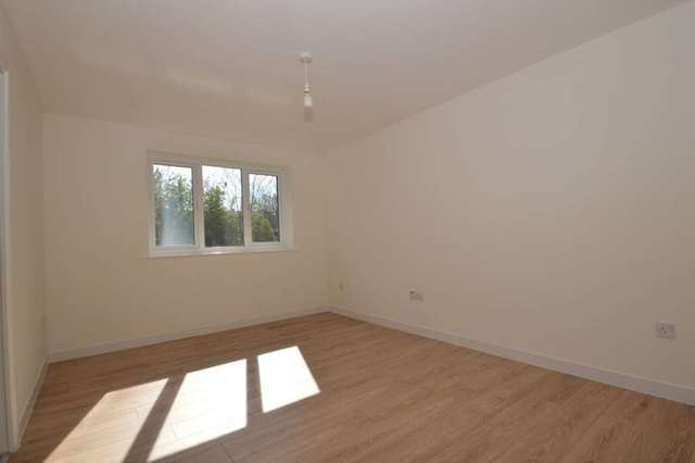  Image of 1 bedroom Flat to rent in Taunton Drive London N2 at Blackdown Close East Finchley London, N2 8JD