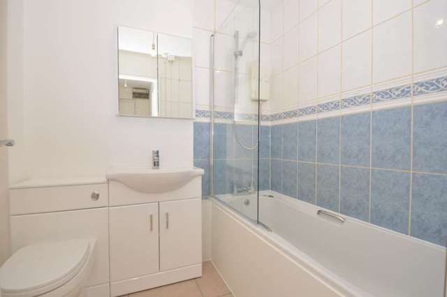  Image of 1 bedroom Flat to rent in Taunton Drive London N2 at Blackdown Close East Finchley London, N2 8JD