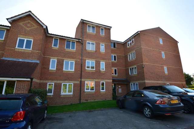  Image of 1 bedroom Flat to rent in Taunton Drive London N2 at Blackdown Close East Finchley London, N2 8JD