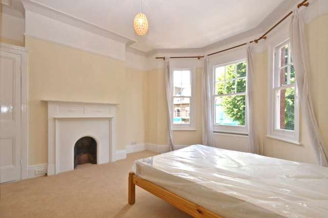  Image of 4 bedroom Flat to rent in Boundaries Road London SW12 at Boundaries Mansions Boundaries Road London, SW12 8EZ