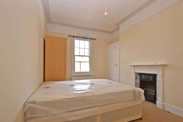  Image of 4 bedroom Flat to rent in Boundaries Road London SW12 at Boundaries Mansions Boundaries Road London, SW12 8EZ