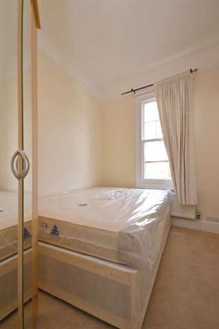  Image of 4 bedroom Flat to rent in Boundaries Road London SW12 at Boundaries Mansions Boundaries Road London, SW12 8EZ