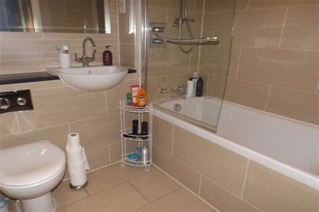  Image of 2 bedroom Flat to rent in Chatsworth Road Chesterfield S40 at Chesterfield, S40 2BP