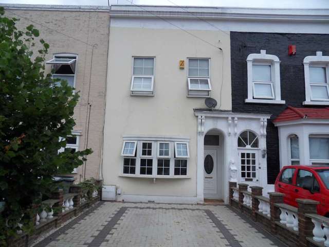  Image of Studio flat to rent in Buxton Road London E15 at Buxton Road Stratford London, E15 1QU