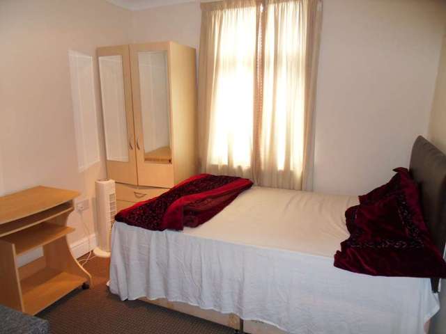  Image of Studio flat to rent in Buxton Road London E15 at Buxton Road Stratford London, E15 1QU