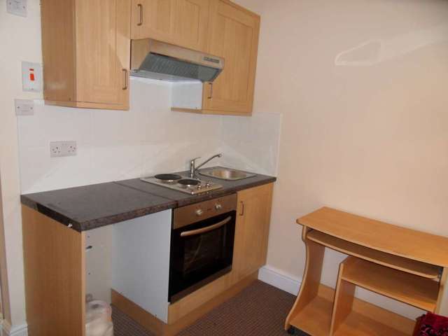  Image of Studio flat to rent in Buxton Road London E15 at Buxton Road Stratford London, E15 1QU