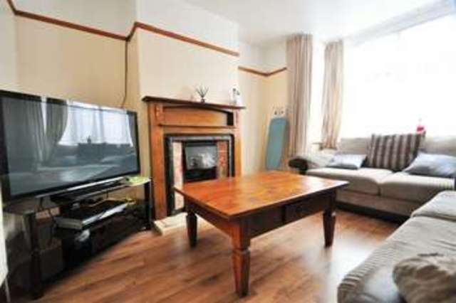  Image of 3 bedroom Semi-Detached house to rent in Bynon Avenue Bexleyheath DA7 at Bexleyheath Kent Bexleyheath, DA7 4DP