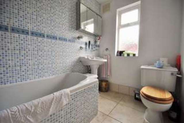  Image of 3 bedroom Semi-Detached house to rent in Bynon Avenue Bexleyheath DA7 at Bexleyheath Kent Bexleyheath, DA7 4DP