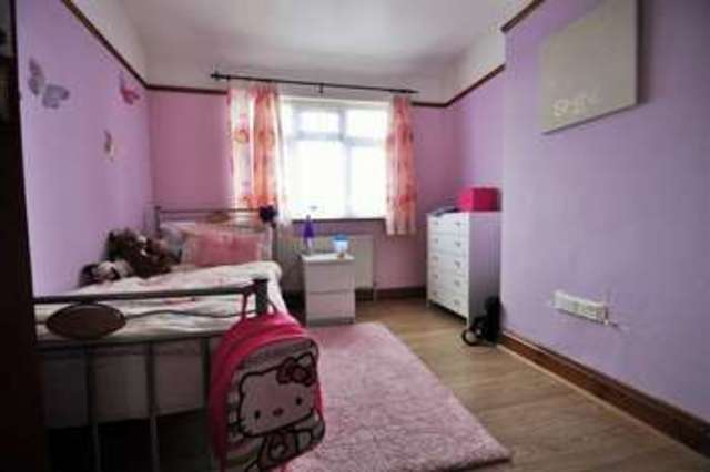  Image of 3 bedroom Semi-Detached house to rent in Bynon Avenue Bexleyheath DA7 at Bexleyheath Kent Bexleyheath, DA7 4DP